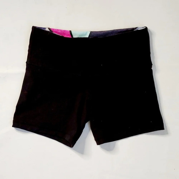Lululemon cycling tight shorts  sz 4 Black reversible - Picture 2 of 5
